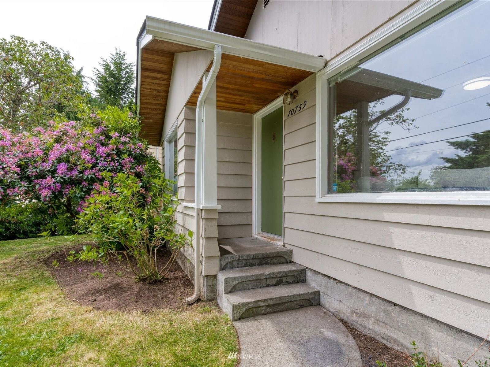 Property Photo:  10759 Linden Avenue N  WA 98133 