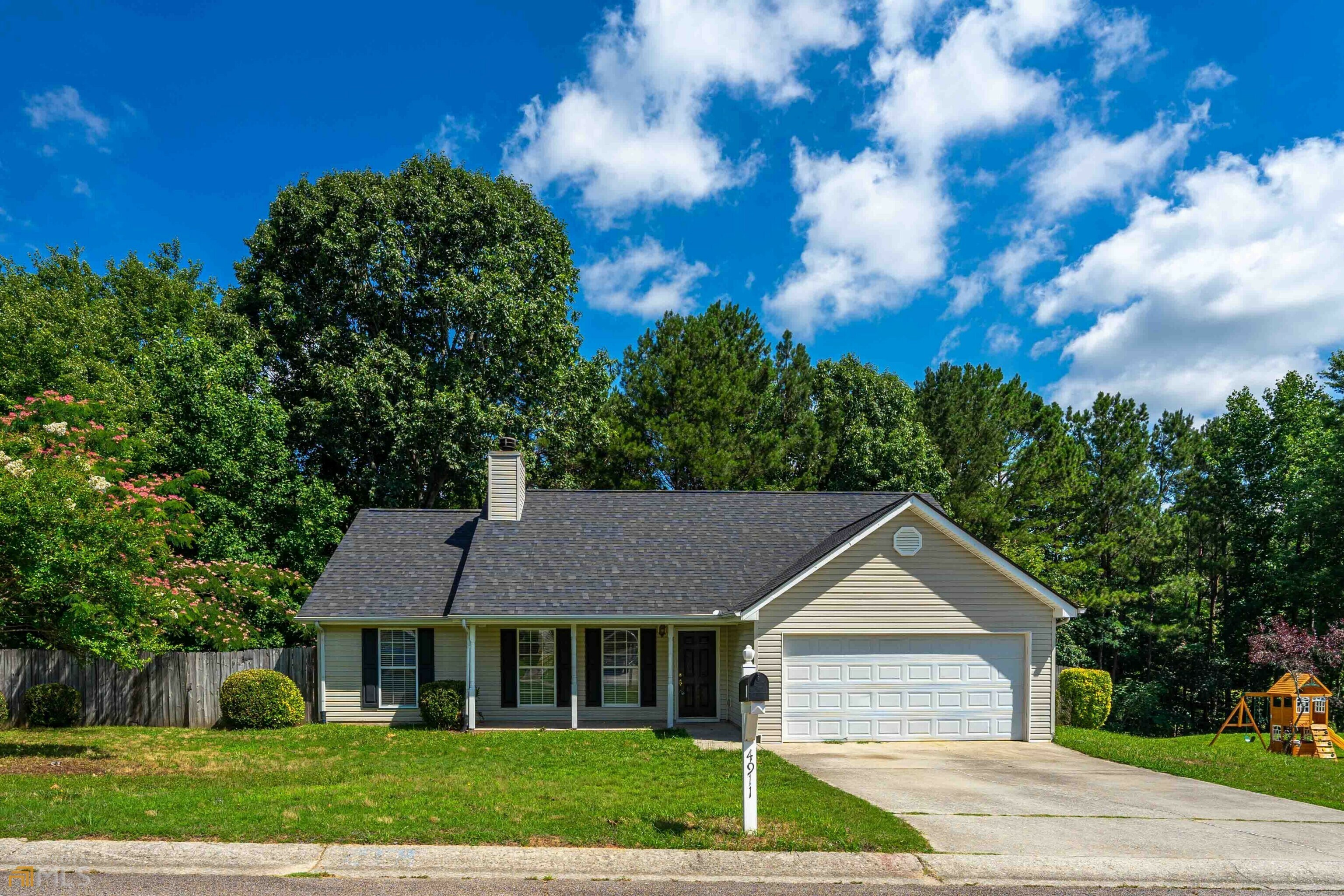 Property Photo: 4911 Kensington Park Drive GA 30542