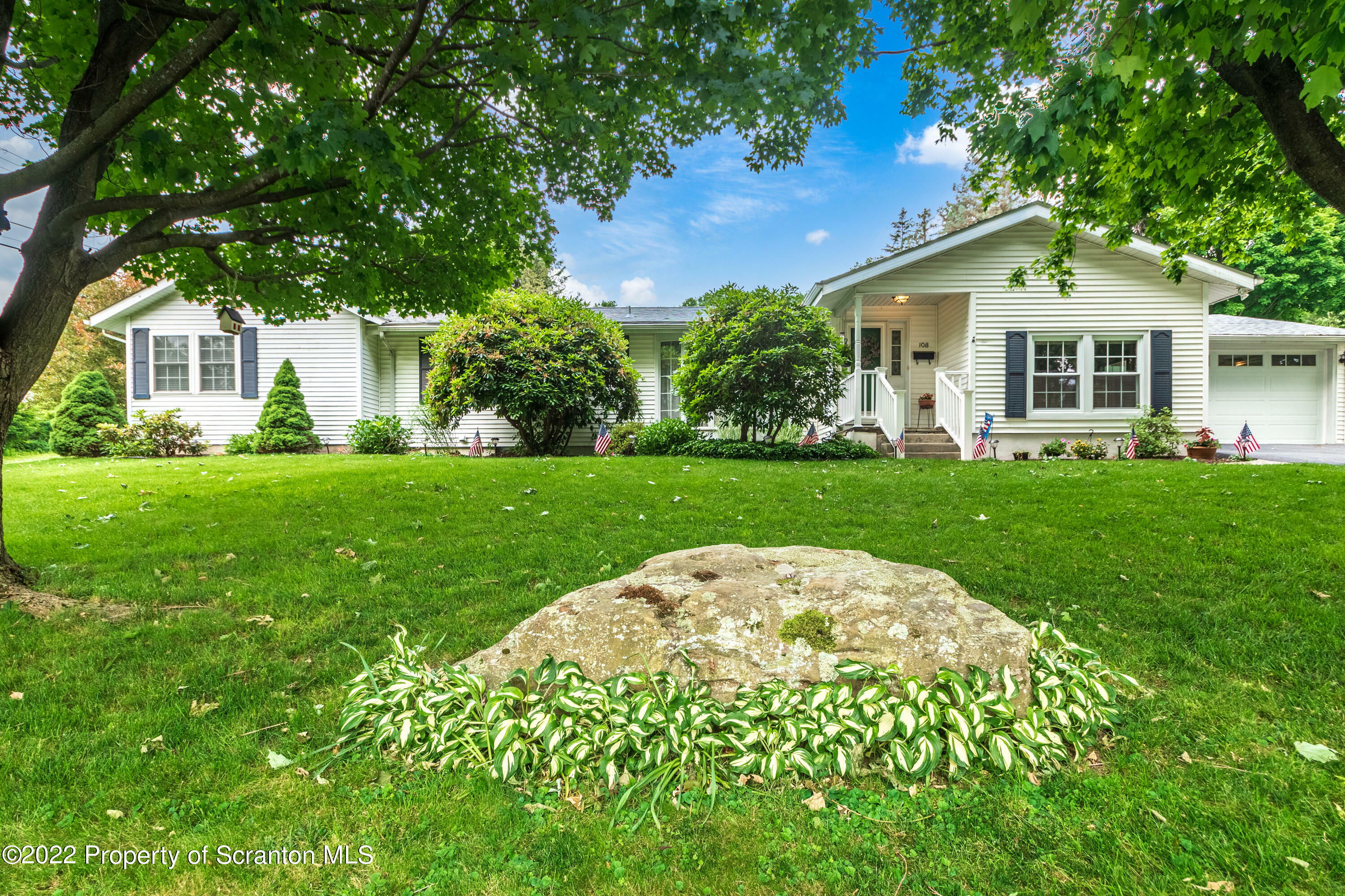 Property Photo:  108 Primrose Drive  PA 18411 