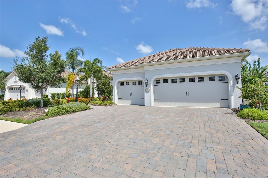 Property Photo: 15713 Castle Park Terrace FL 34202