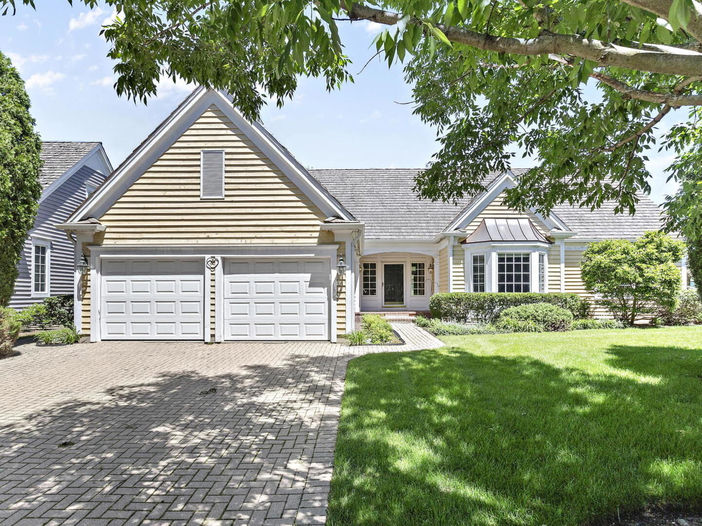 Property Photo: 645 S Buckingham Court IL 60045