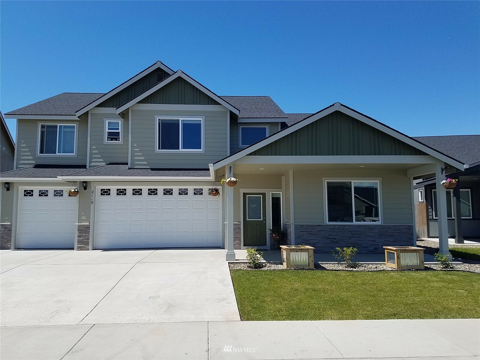 Property Photo:  2110 W Sunnyview Lane  WA 98926 