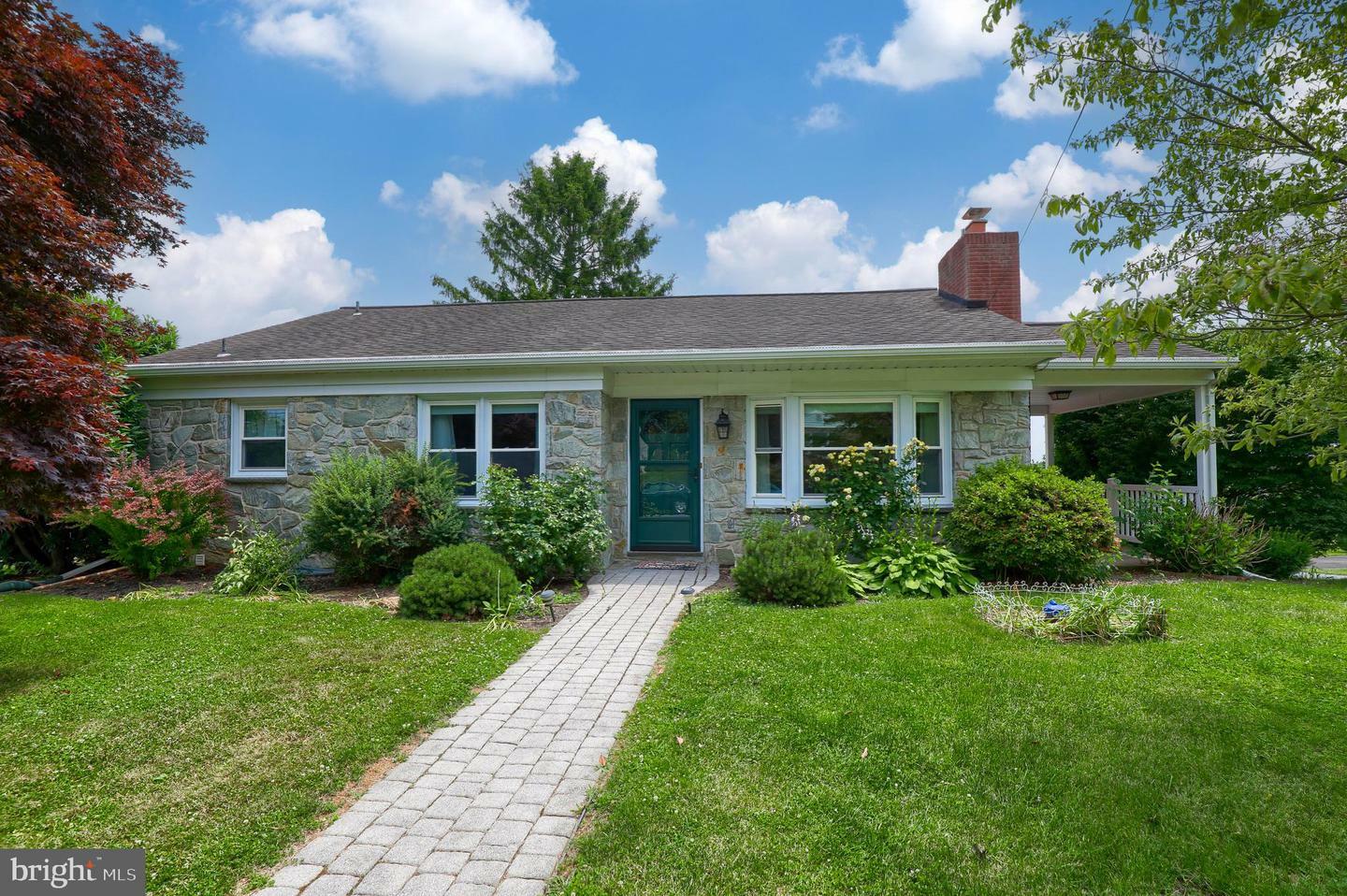 Property Photo:  1103 Kenneth Drive  PA 17601 