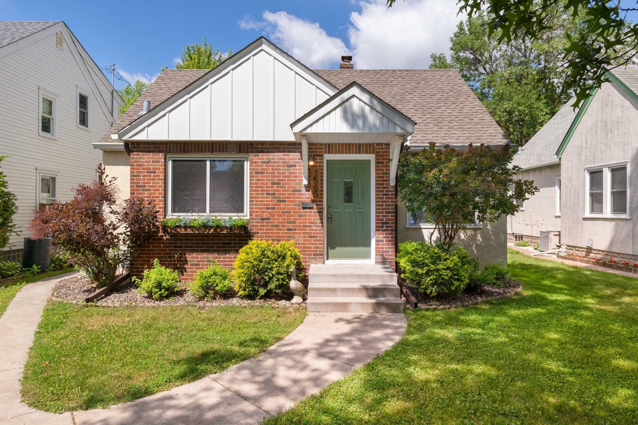 Property Photo:  1565 Fernwood Street  MN 55108 