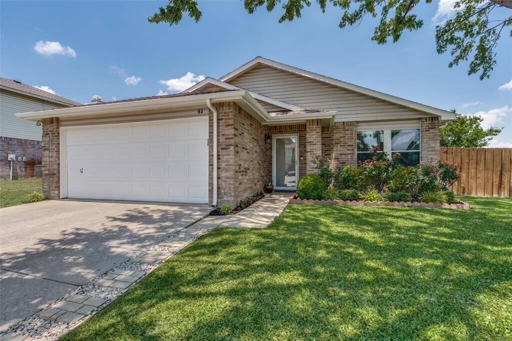 Property Photo: 931 White Dove Drive TX 76017