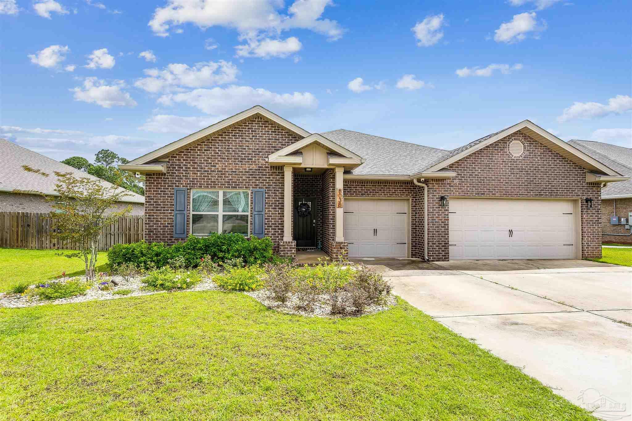 Property Photo: 8038 Stream Ridge Rd FL 32526