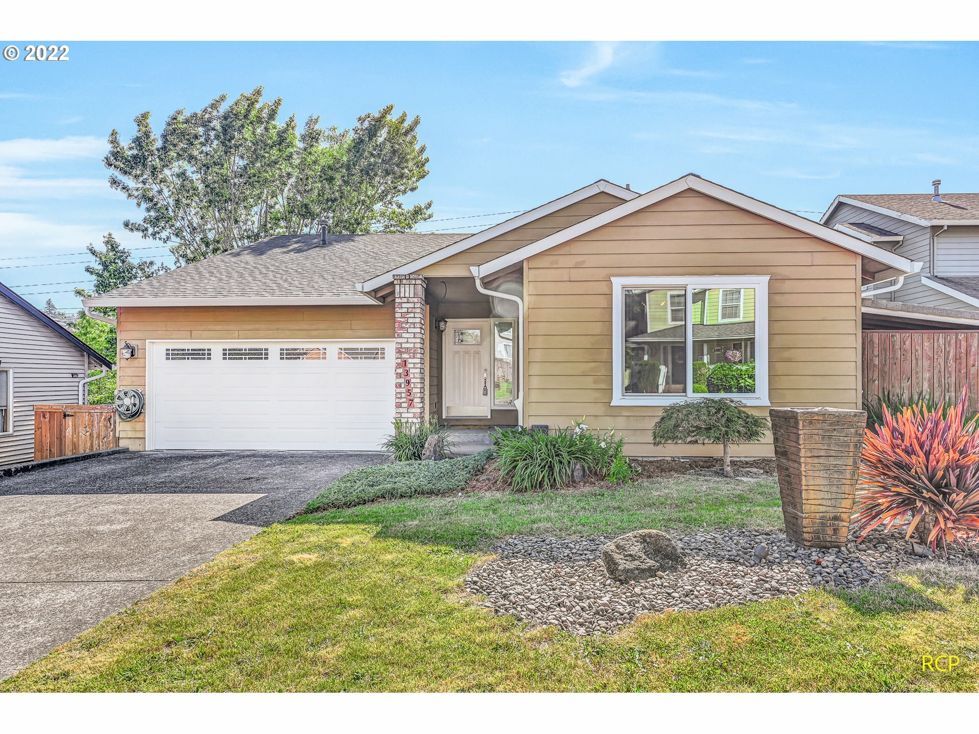 Property Photo: 13957 SE Alimaria Dr OR 97015