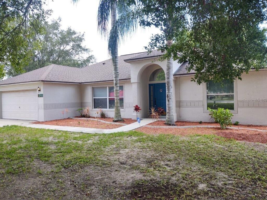 Property Photo:  2295 Barn Wood Court  FL 34748 