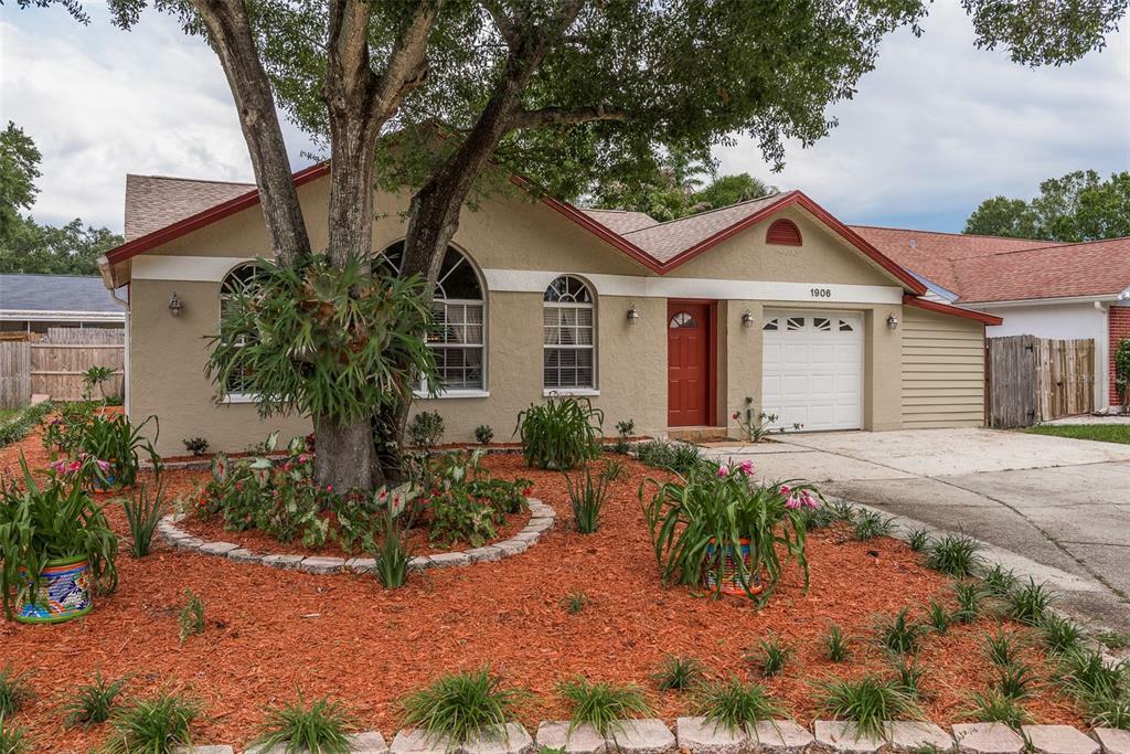 Property Photo:  1906 Sheffield Court  FL 34677 