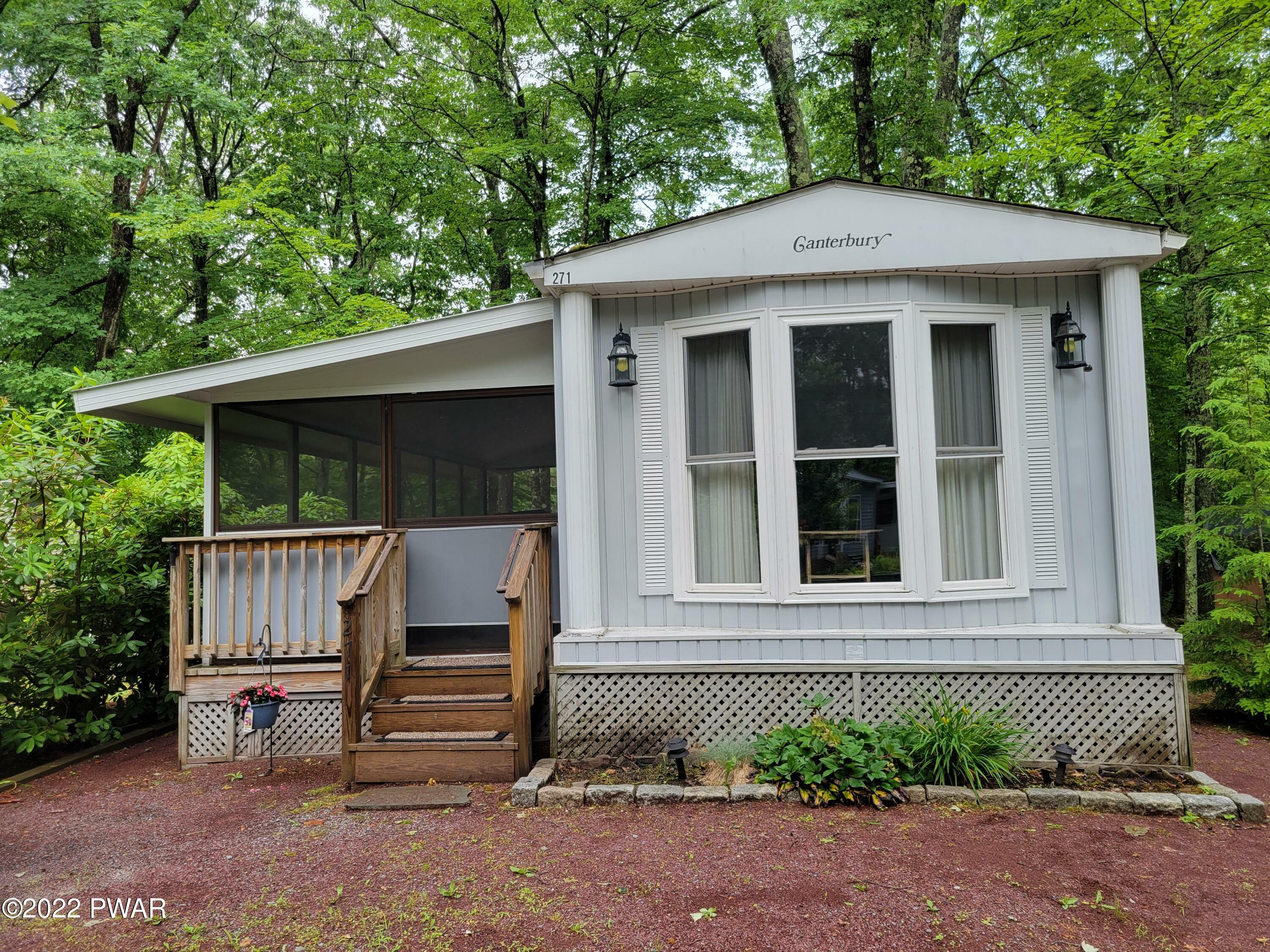 Property Photo:  115 Crescent Drive  PA 18337 