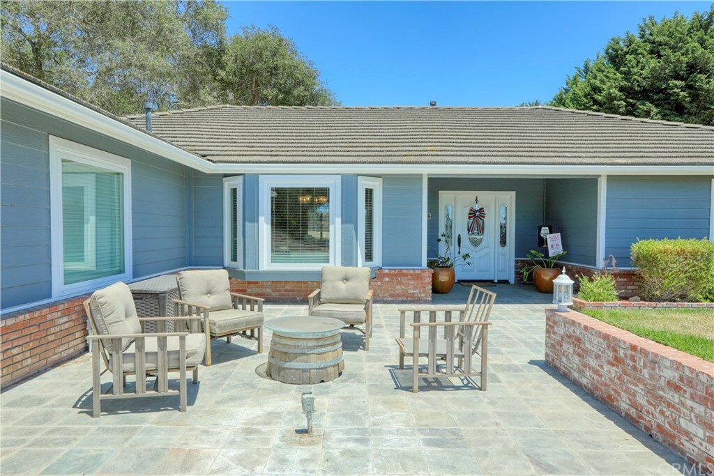 Property Photo:  520 Karl Court  CA 93444 