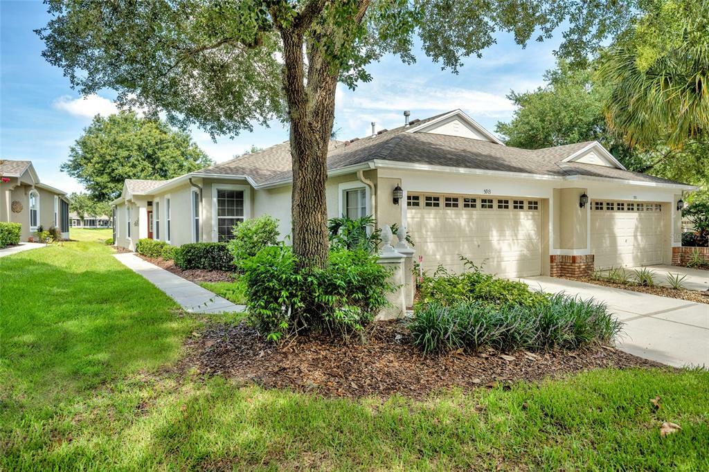 Property Photo: 5913 Phoebenest Drive FL 33547