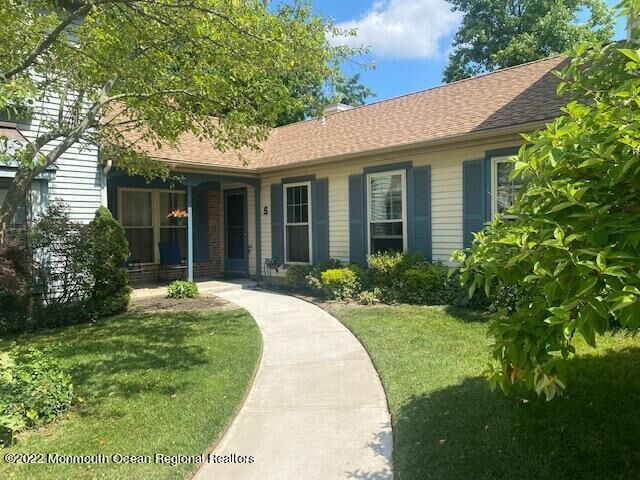 Property Photo:  6 Claridge Court  NJ 07728 