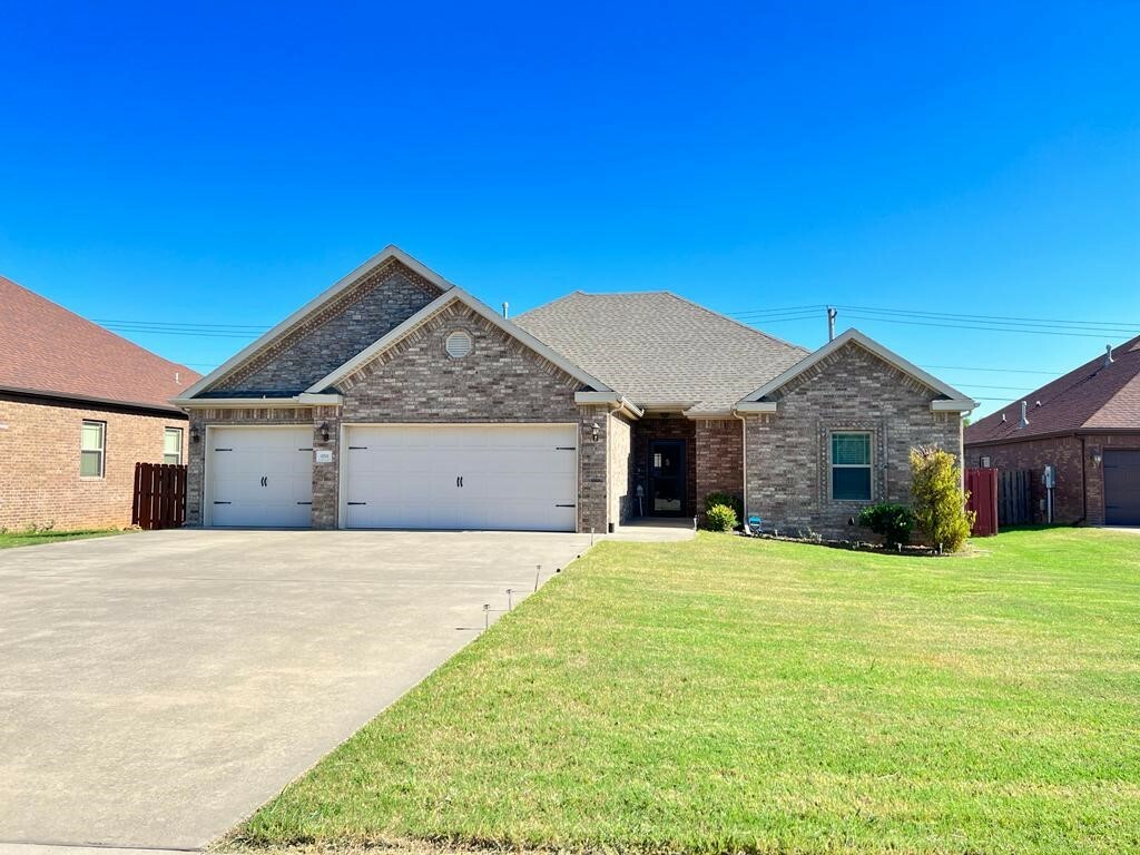 Property Photo:  4301 SW Beech Lane  AR 72713 