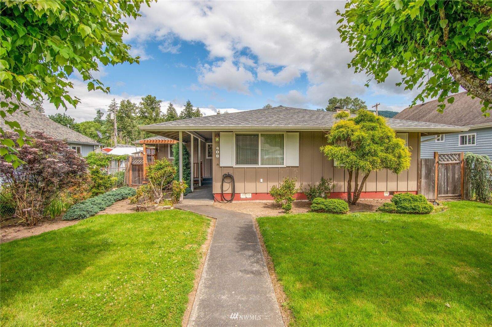 Property Photo:  408 Morse Street  WA 98581 