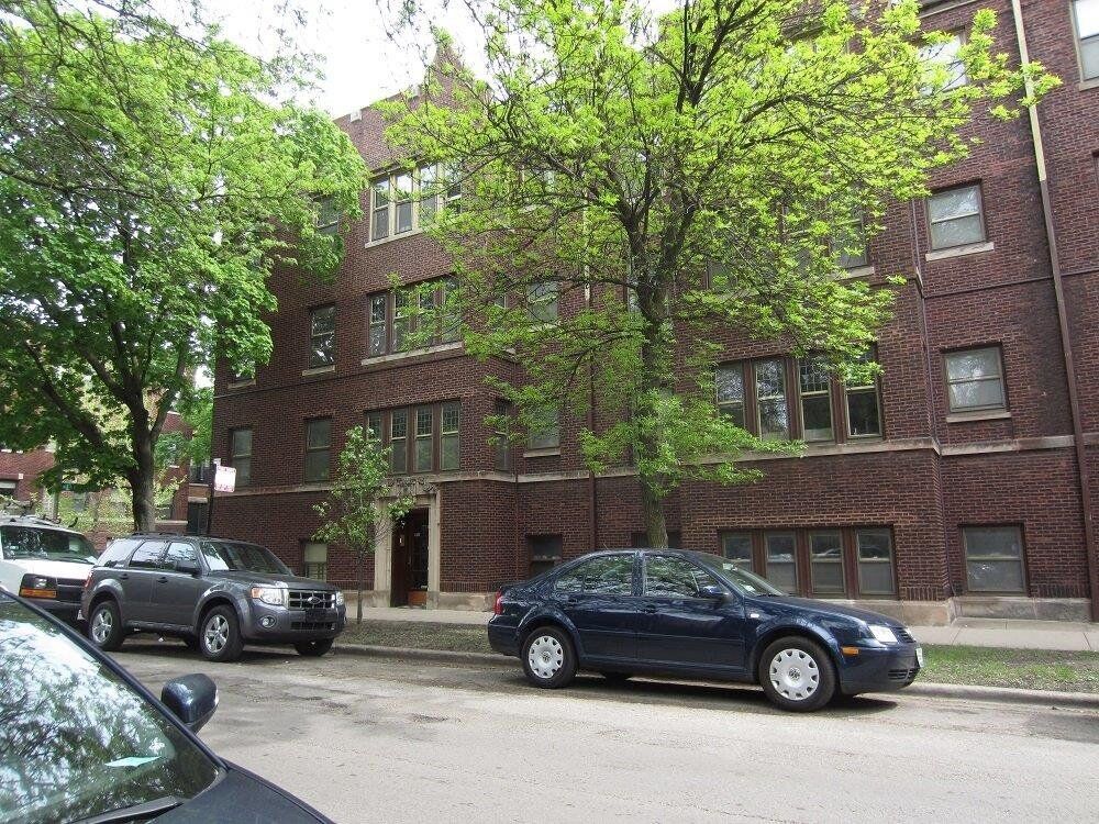 Property Photo: 1309 W Roscoe Street 3 IL 60657