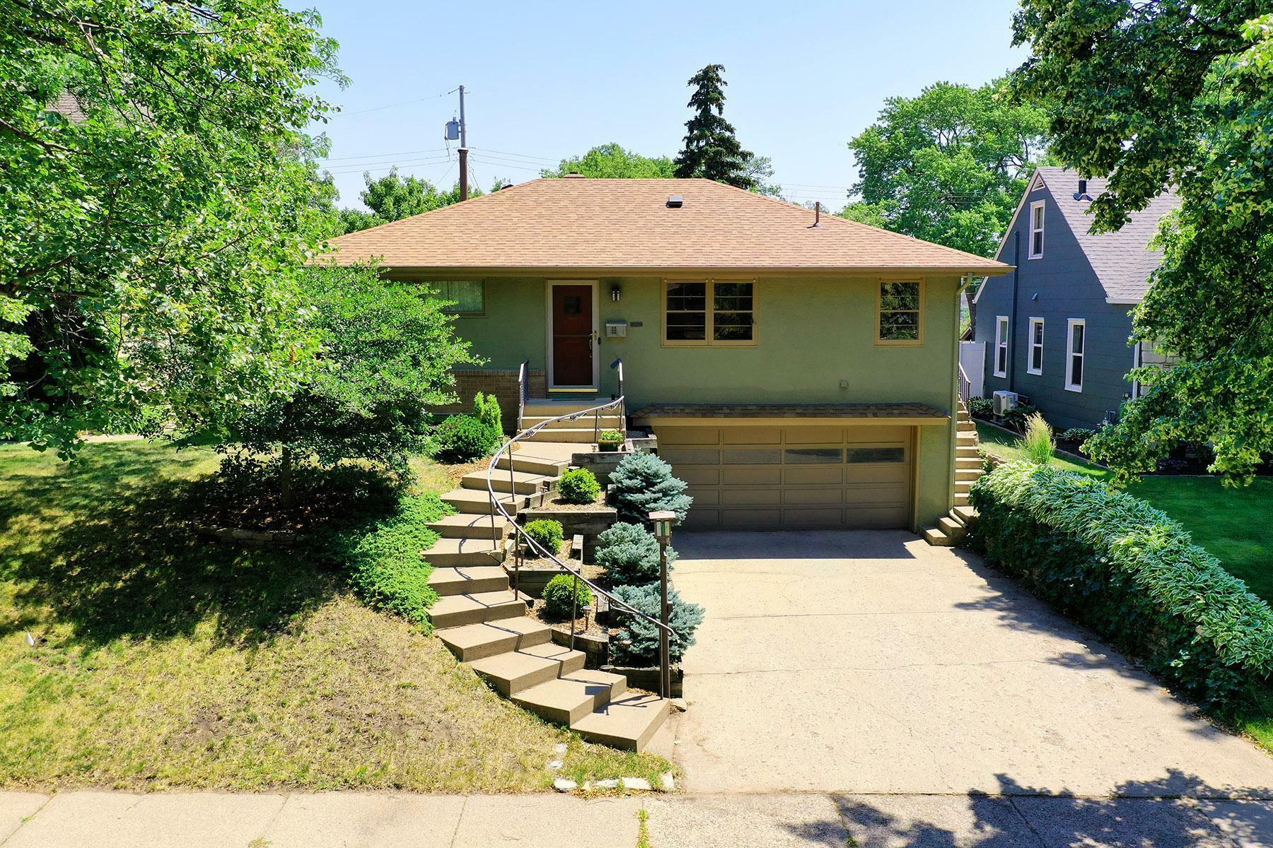 Property Photo:  615 Russell Avenue S  MN 55405 