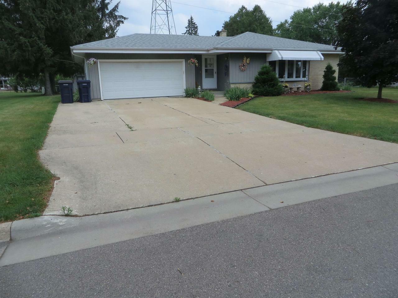 Property Photo:  326 Beechwood Dr  WI 53548 