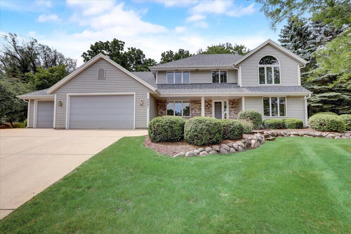 Property Photo: 2001 Laurelwood Ct WI 53186