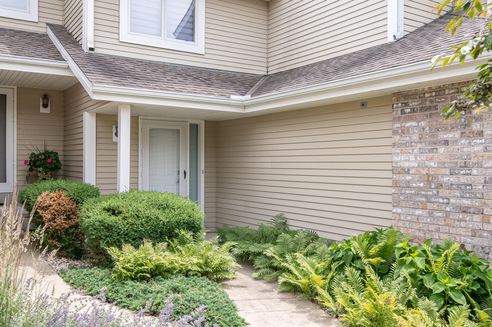 Property Photo:  105 E Sutton Pl  WI 53188 