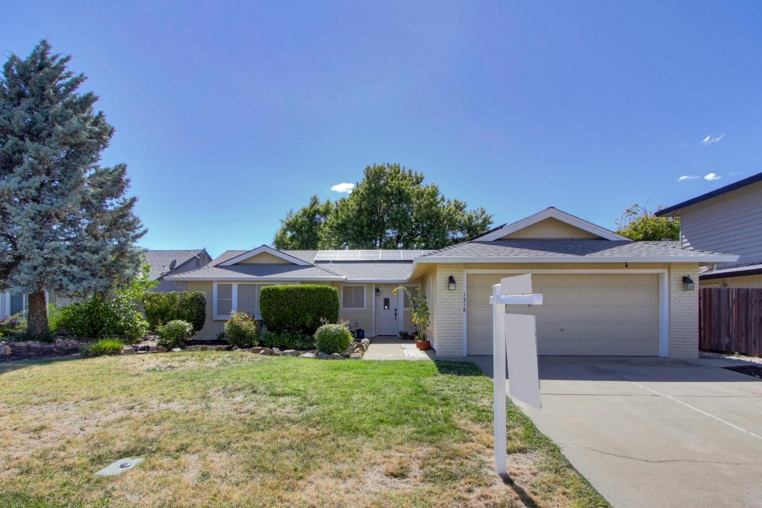 Property Photo: 1318 Silver Spur Circle CA 95648