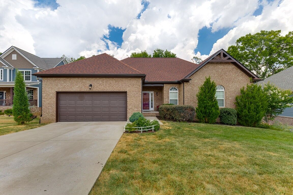 Property Photo: 813 Tanager Pl TN 37087