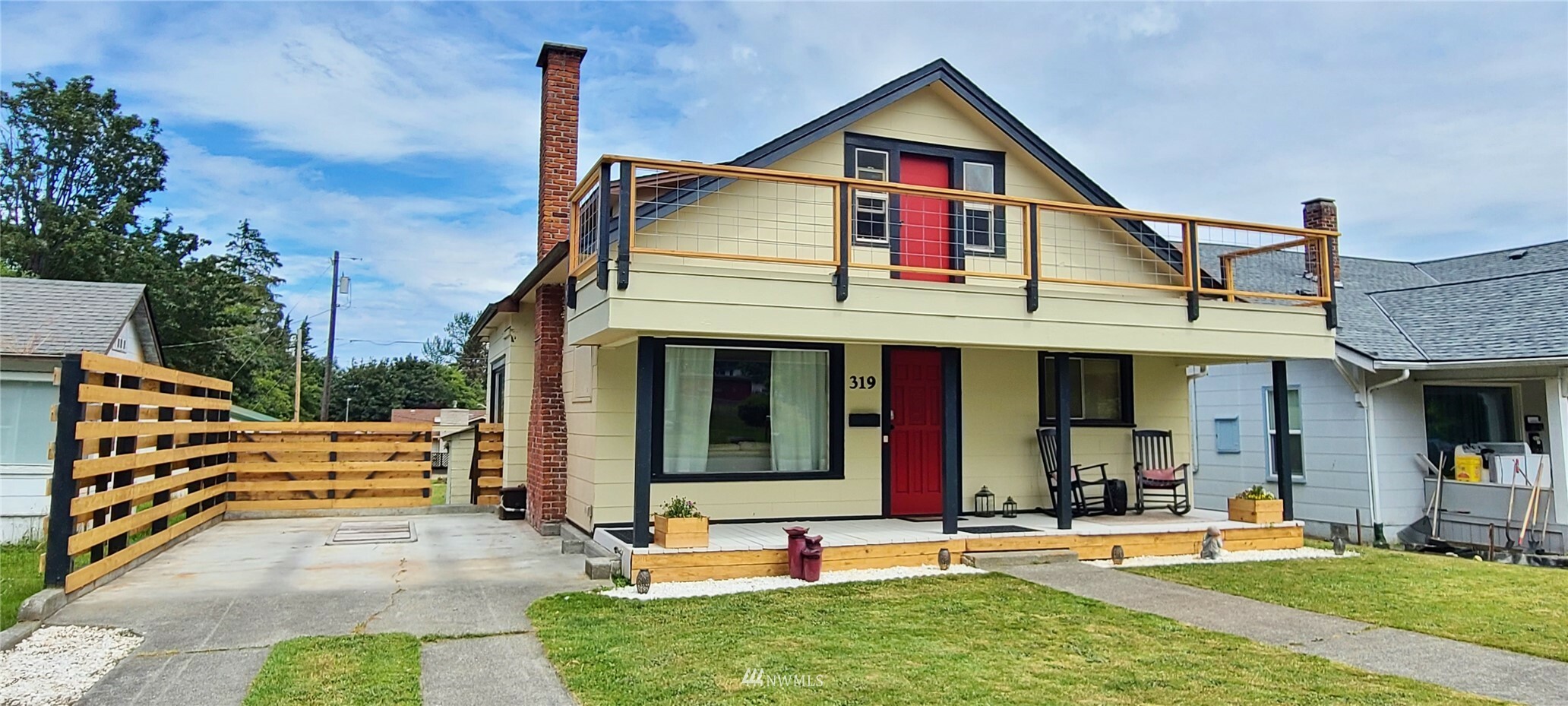 Property Photo: 319 W 7th Street WA 98362