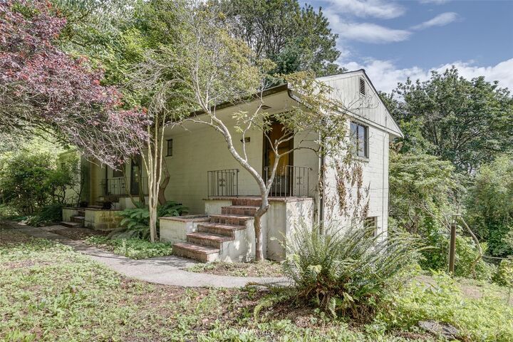 Property Photo:  17124 Hillside Drive NE  WA 98155 