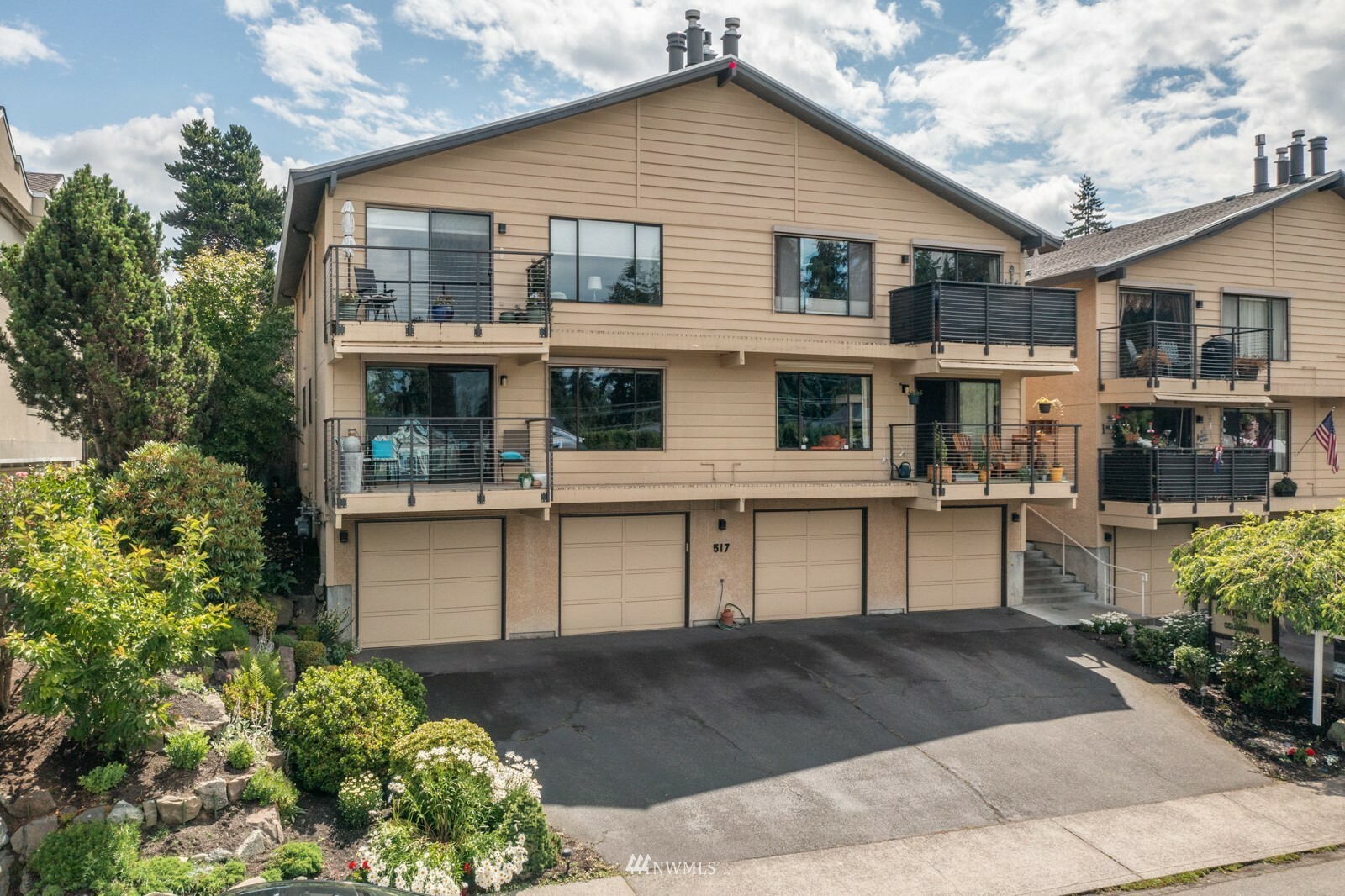 Property Photo:  517 4th Avenue S D  WA 98020 