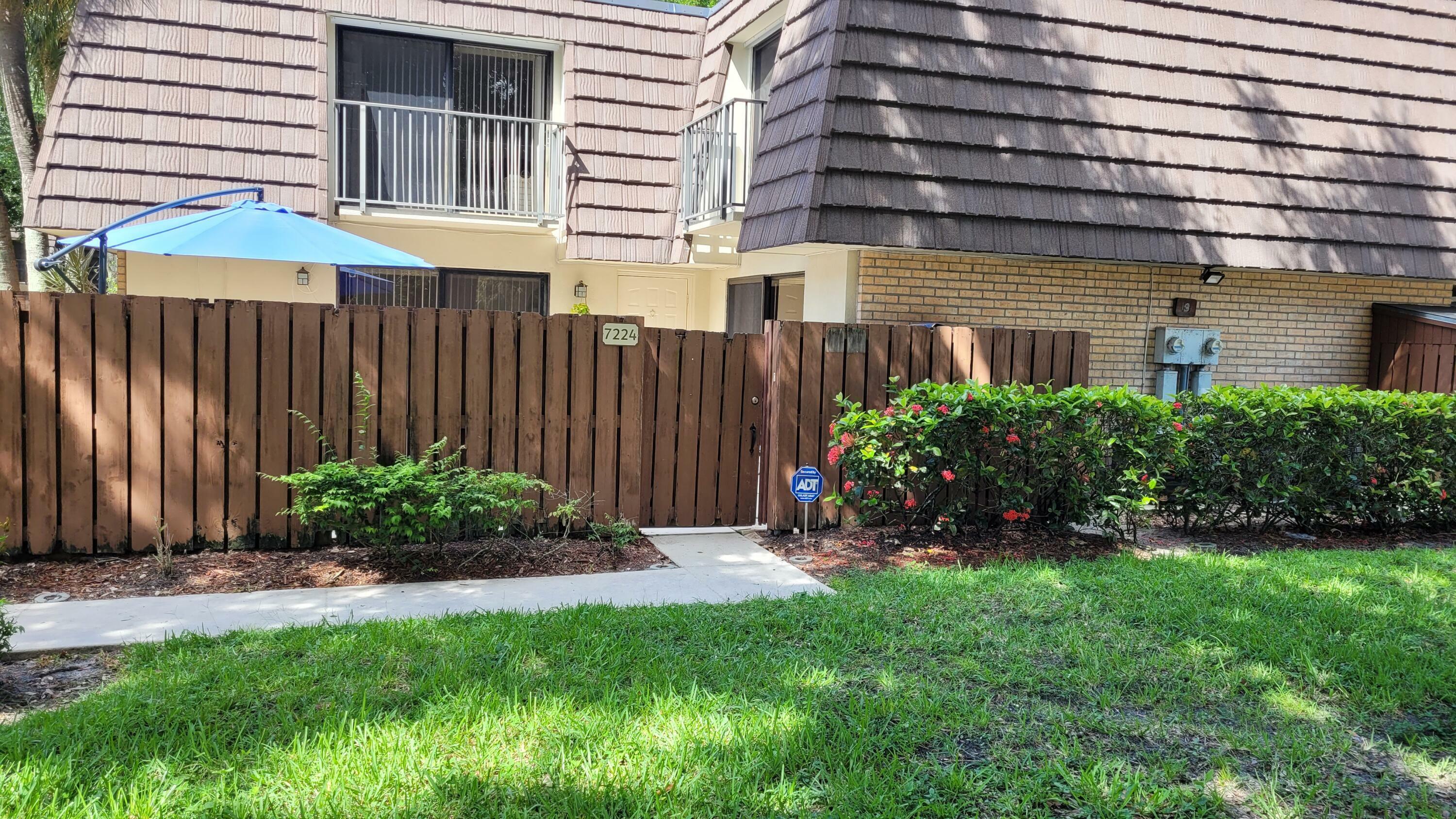 Property Photo: 7224 72nd Way FL 33407
