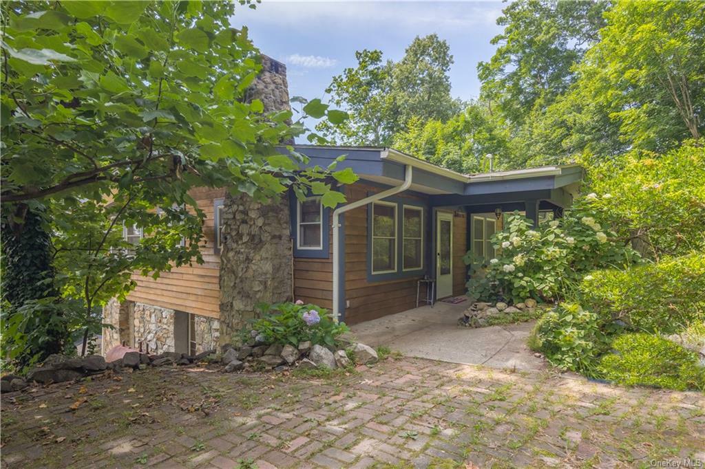 Property Photo:  96 Tanglewylde Road  NY 10537 