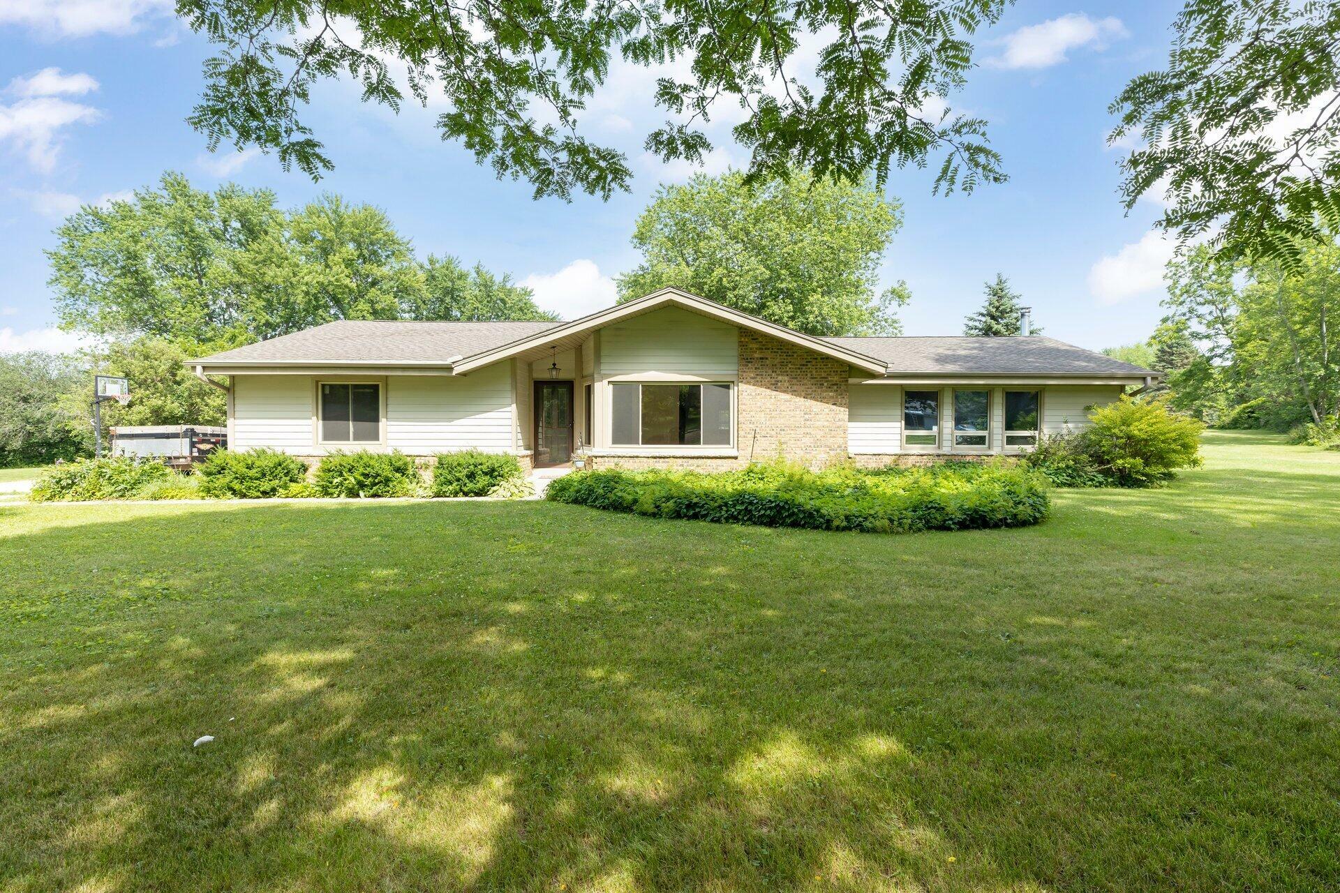 Property Photo:  W277n818 Woodside Dr  WI 53188 