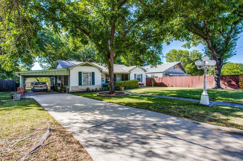 Property Photo: 305 N Grand Avenue TX 75165