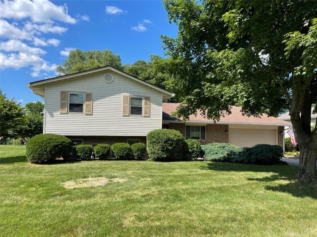 Property Photo: 3770 Lofty Oaks Drive OH 45430
