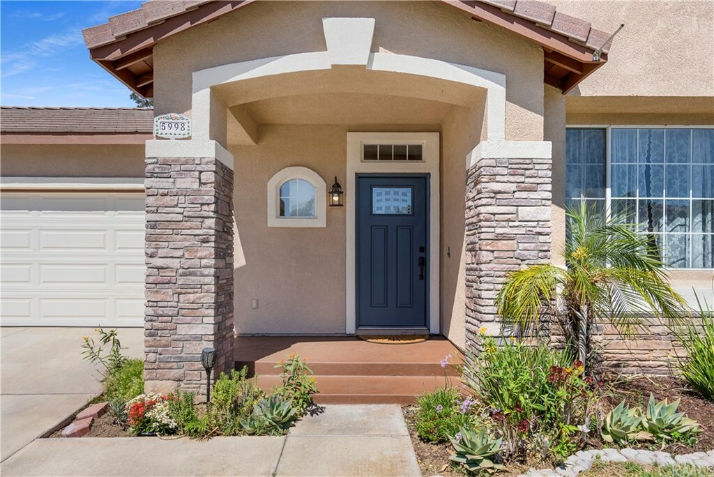 Property Photo:  5998 Applecross Drive  CA 92507 
