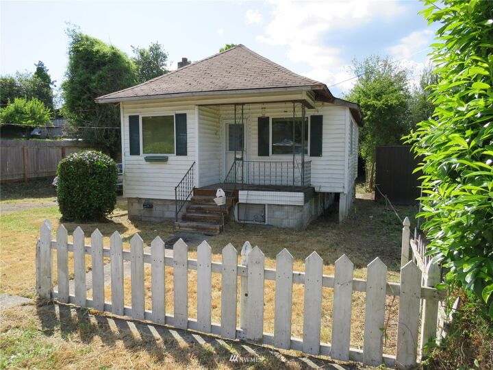Property Photo: 352 Tracy Avenue N WA 98366