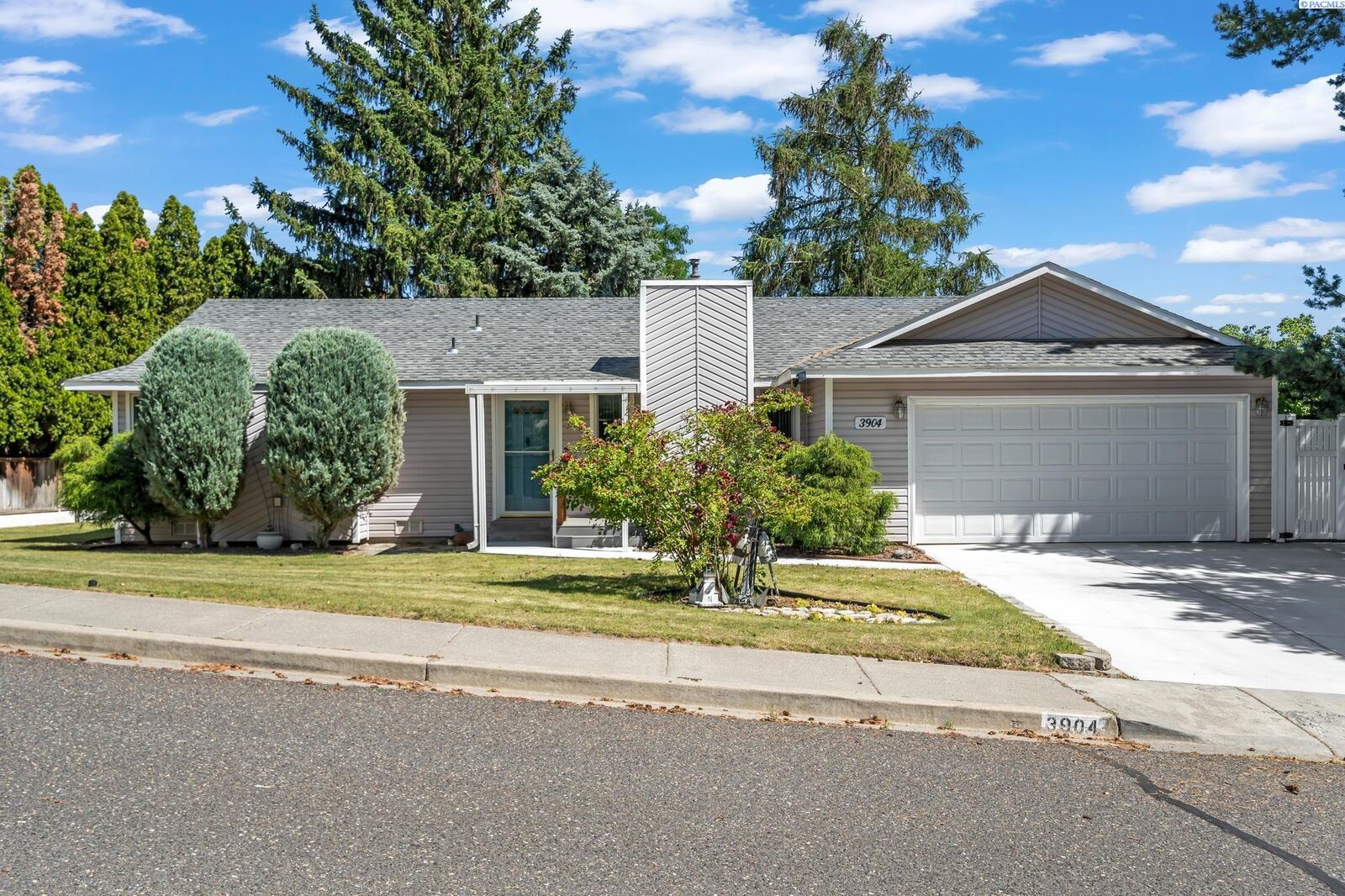Property Photo: 3904 Horizon Dr WA 99301