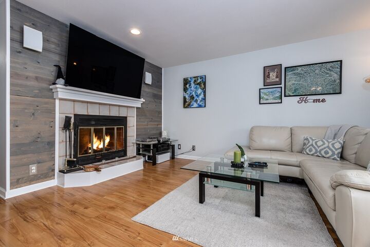 8720 Phinney Ave N 23  Seattle WA 98103 photo