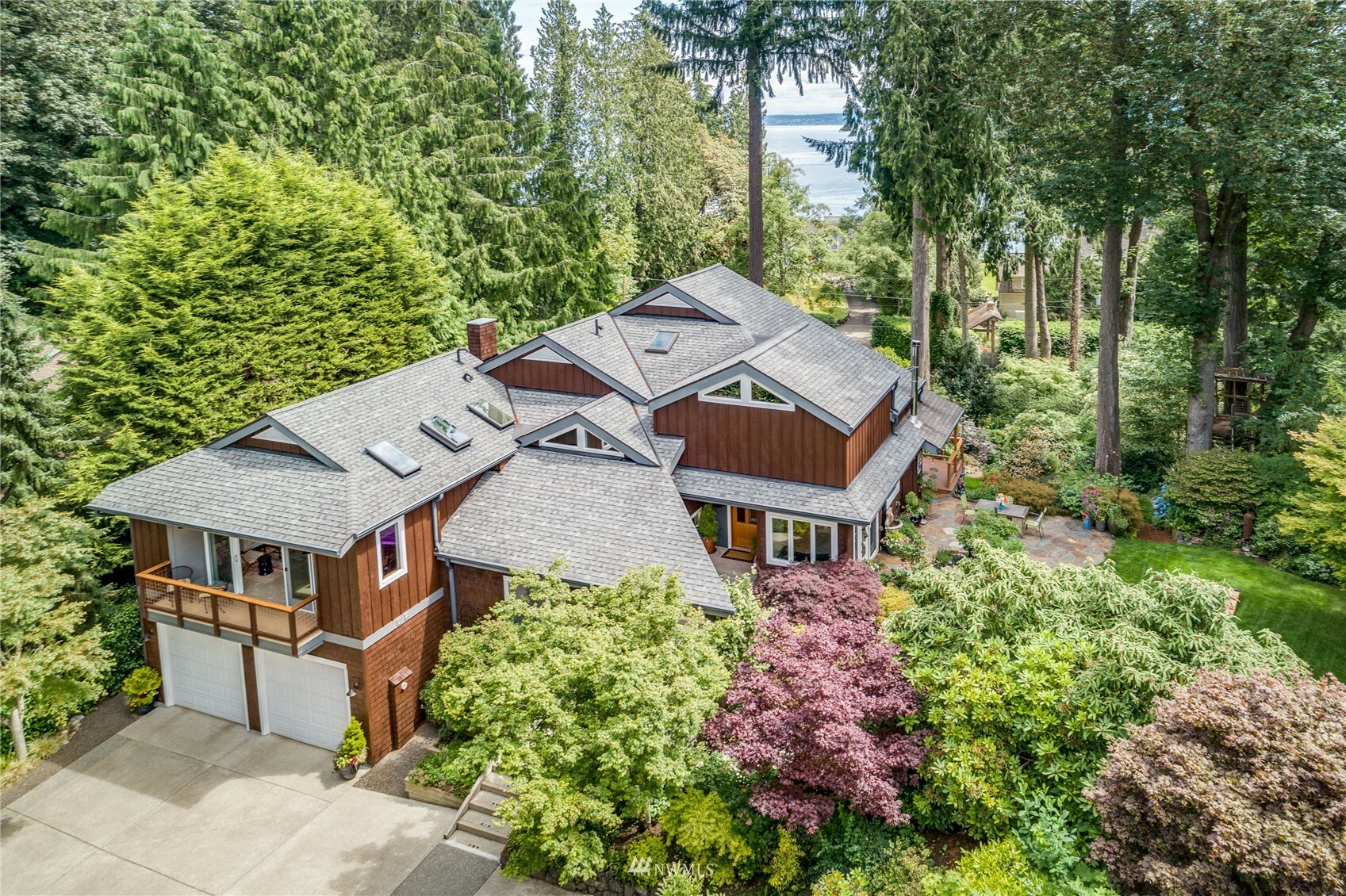 Property Photo:  9402 NE Endicott Street  WA 98110 