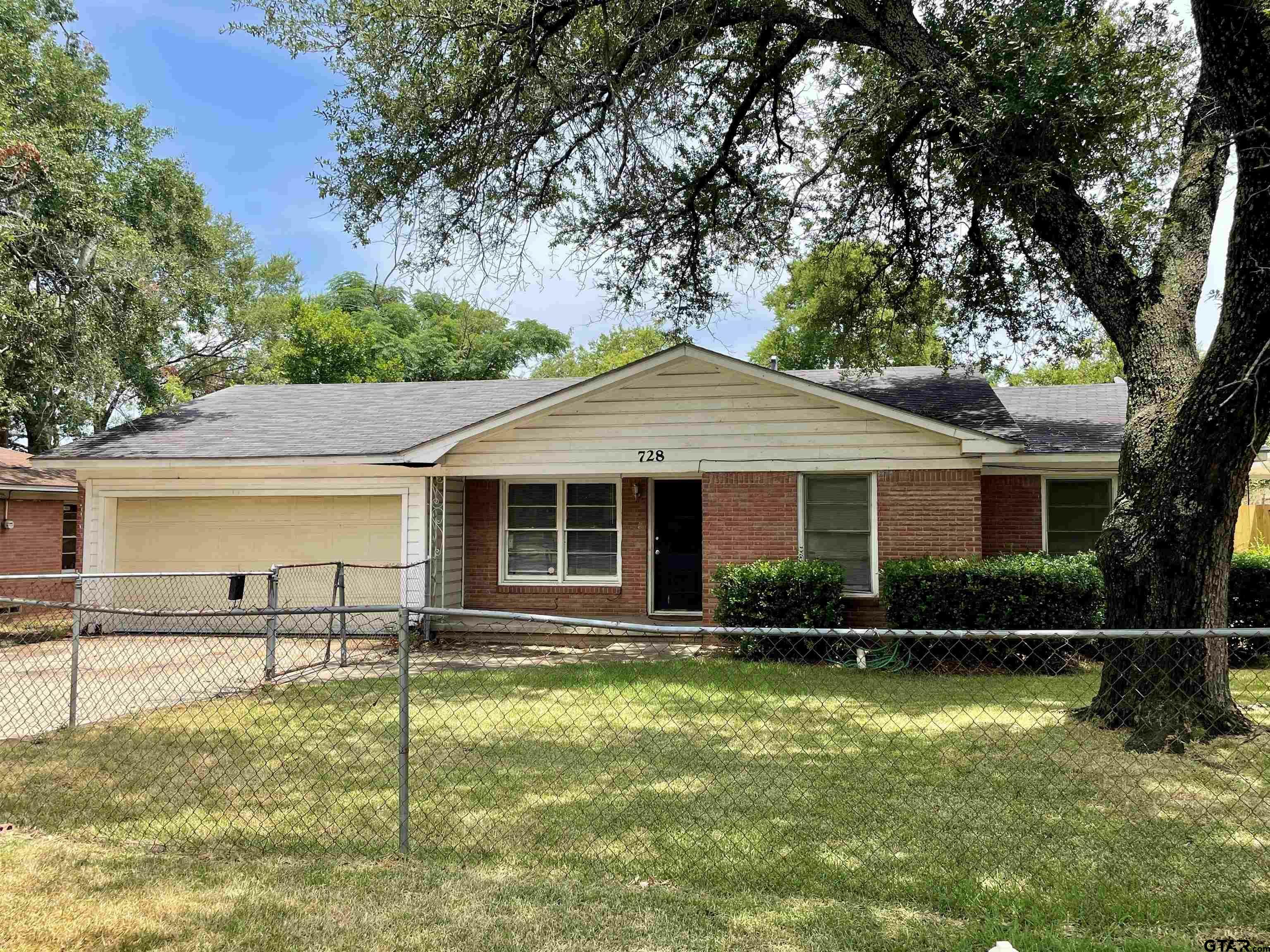 Property Photo:  728 S Palmer  TX 75701 