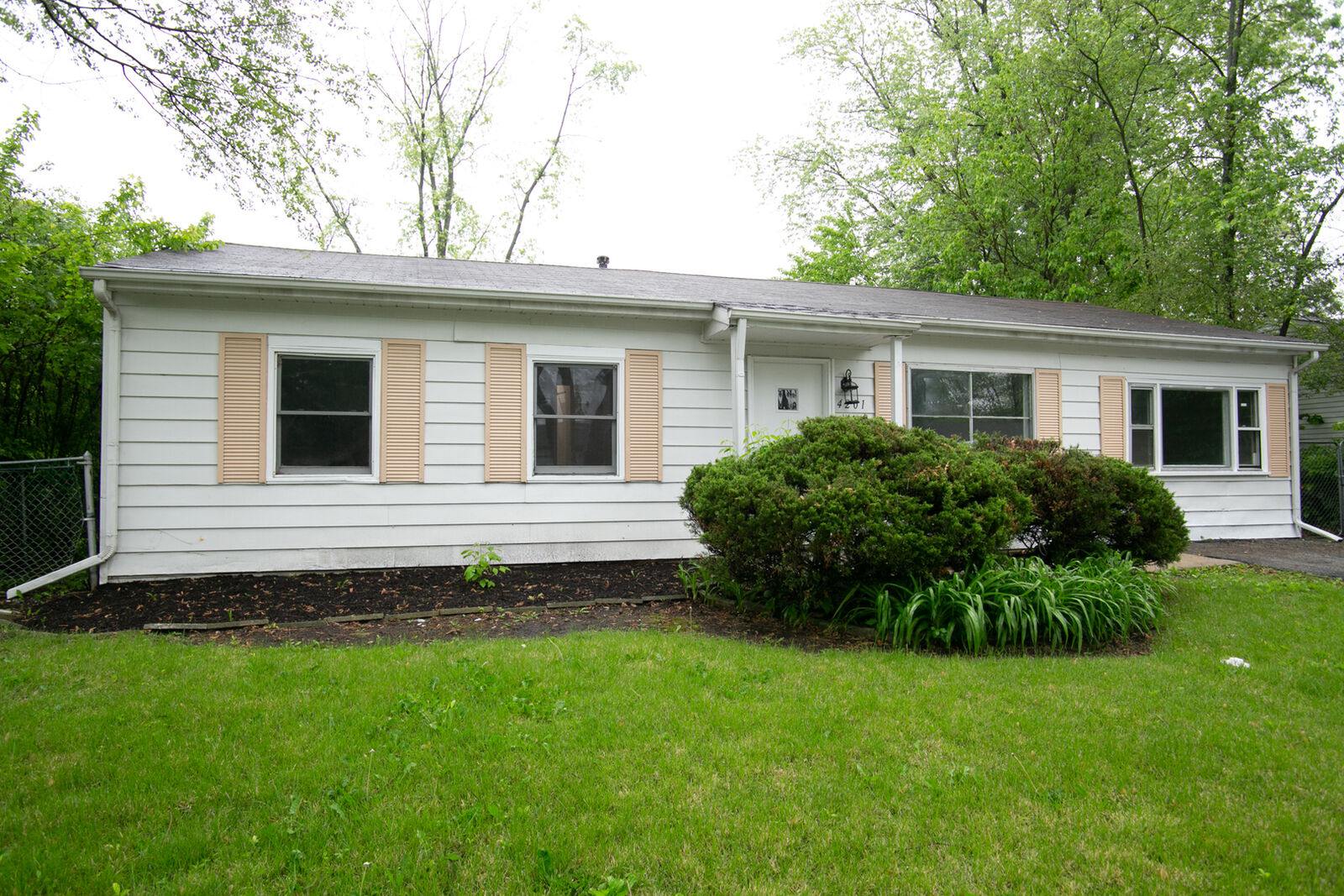 Property Photo:  4201 Birchwood Road  IL 60471 