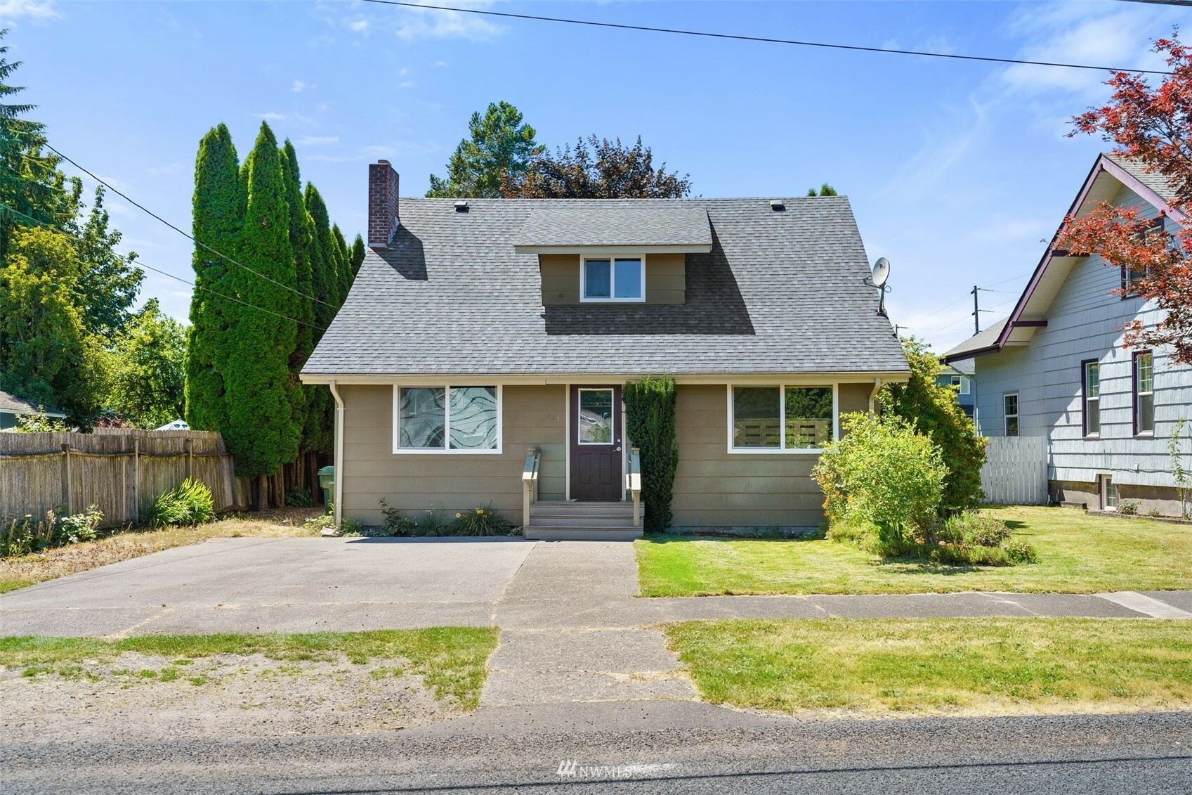 Property Photo:  427 3rd Avenue SW  WA 98611 