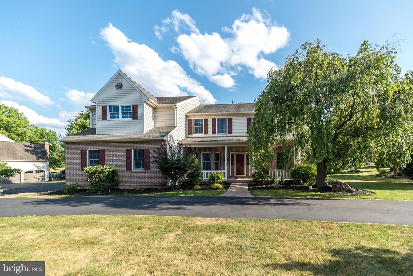 Property Photo:  1882 Mill Run Court  PA 18055 