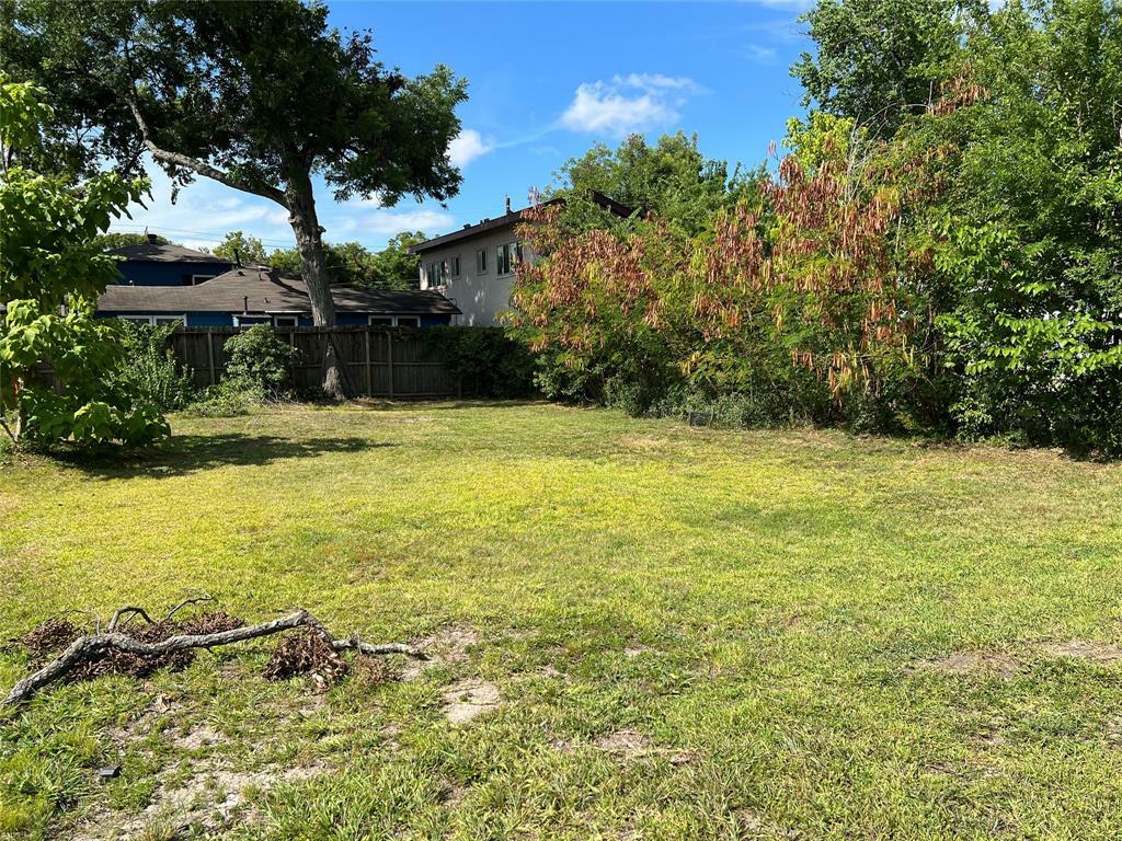 Property Photo: 1122 E 27th Street TX 77009