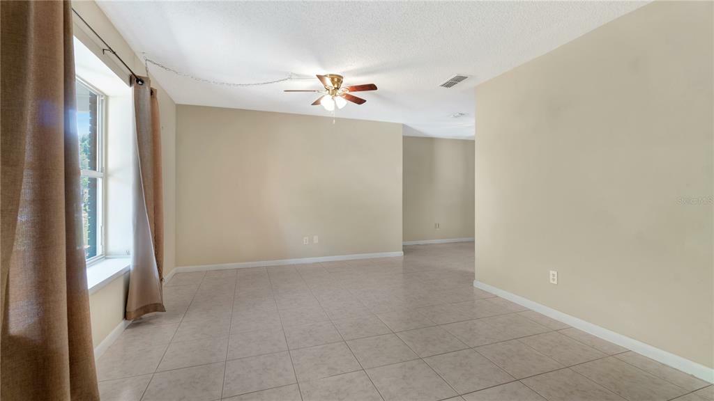 Property Photo: 524 Bridle Path FL 32707