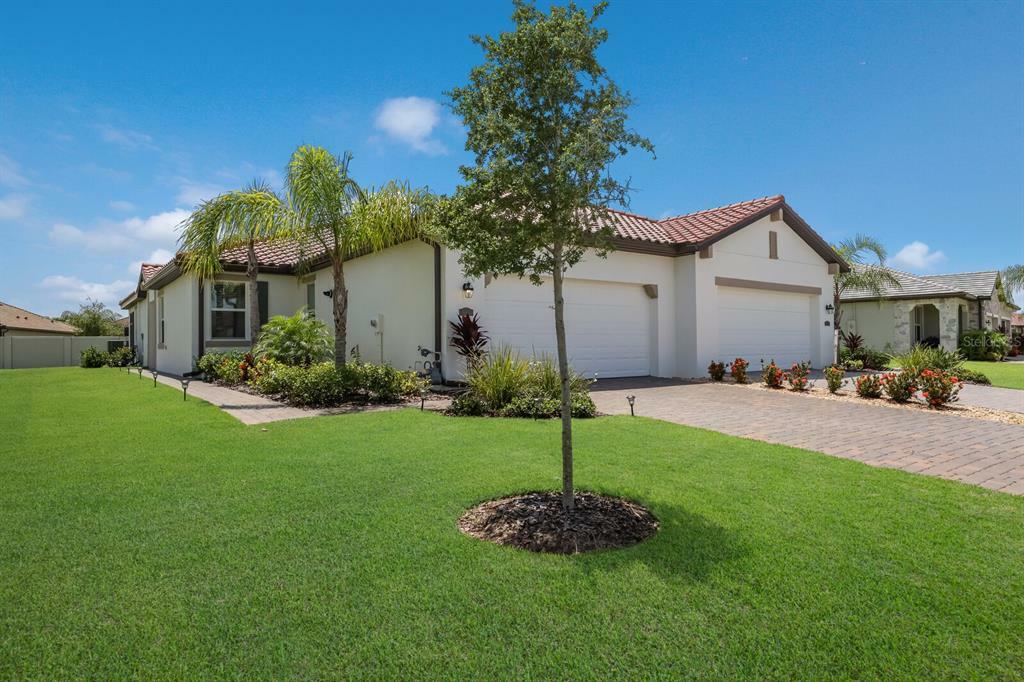 Property Photo:  2321 Avolet Court  FL 34211 