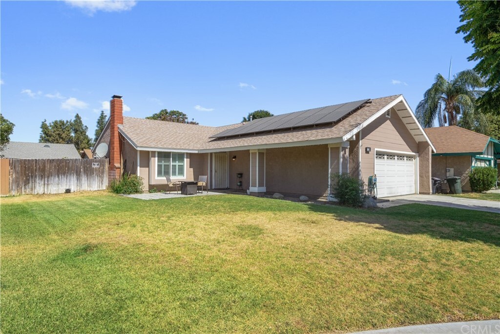 Property Photo: 847 Pepperwood Street CA 92324