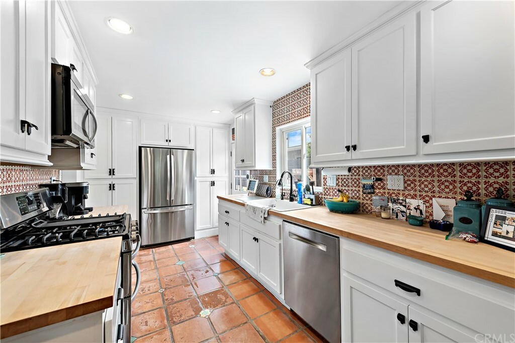 Property Photo:  156 Avenida Santa Margarita  CA 92672 