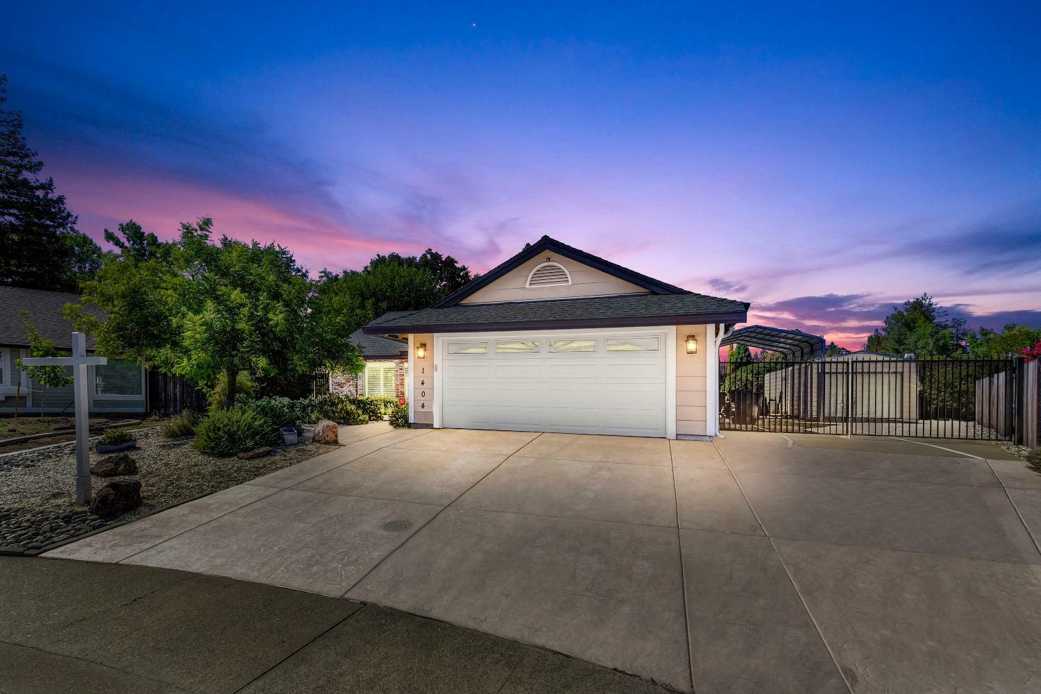 Property Photo: 1404 Sussex Court CA 95661