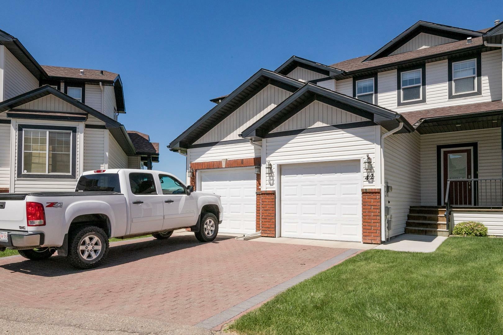 Property Photo: 42, 295 Blackfoot Road W 42 AB T1K 8A6
